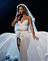 63954_Beyonce_Onstage_during_the_2009_BET_Awards_LA_280609_026_122_537lo.jpg
