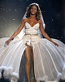 64178_Beyonce_Onstage_during_the_2009_BET_Awards_LA_280609_029_122_740lo.jpg