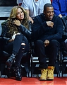 Beyonce-in-Ripped-Jeans--04.jpg