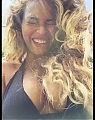 Beyonce_na_Instagramie_2C2CLei_d_in_Hawaii__22_mp40134.jpg
